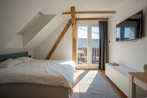 HIŠA NA VOGALU (AP.4) Studio w/ balcony, near Bled