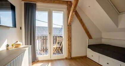 HIŠA NA VOGALU (AP.5) studio w/balcony, near Bled