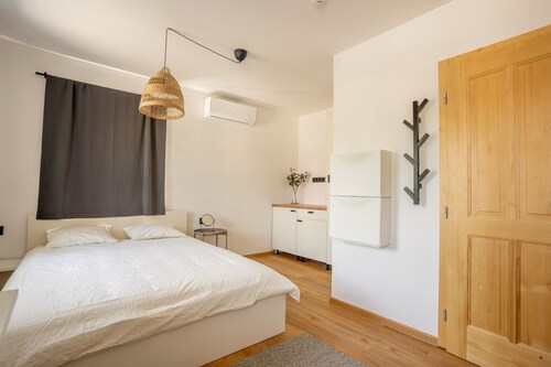 Cozy, bright studio near Bled