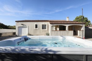 Terrace/patio - VILLA WITH SWIM SPA (Lézignan-Corbières)