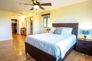 4 bedrooms, iron/ironing board, WiFi, bed sheets - Riverfront Home with Game Room & Water Activities (Canyon Lake)