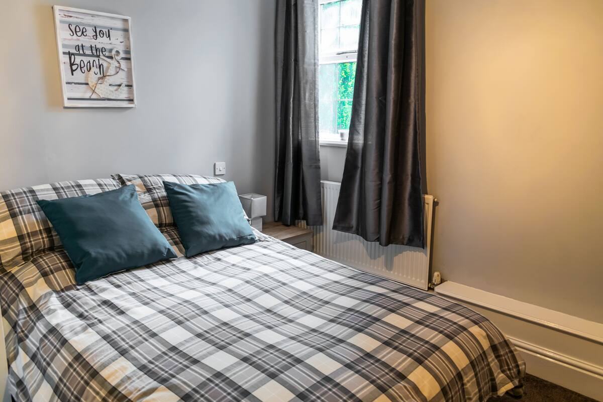 Basic Double Room | WiFi (free), bed sheets
