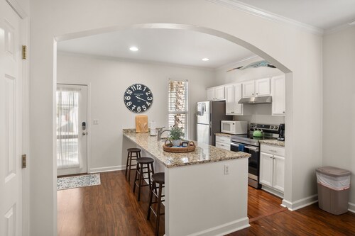 Saltwater Retreat! Close to Parris Island/Sands Beach!