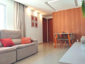 智能電視、乒乓球設施、影像庫