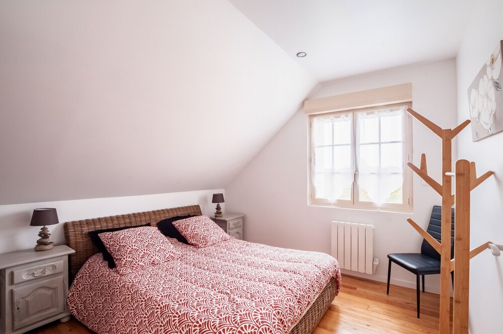 La Grange Peyrat Five Bedroom House, Sleeps 10 MontagnaclaCrempse