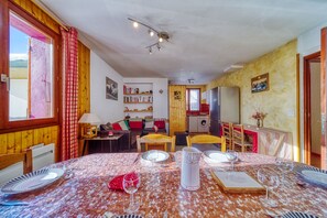 Dining - Chalet Melody - Four Bedroom Chalet, Sleeps 8 (Fontcouverte-la-Toussuire)