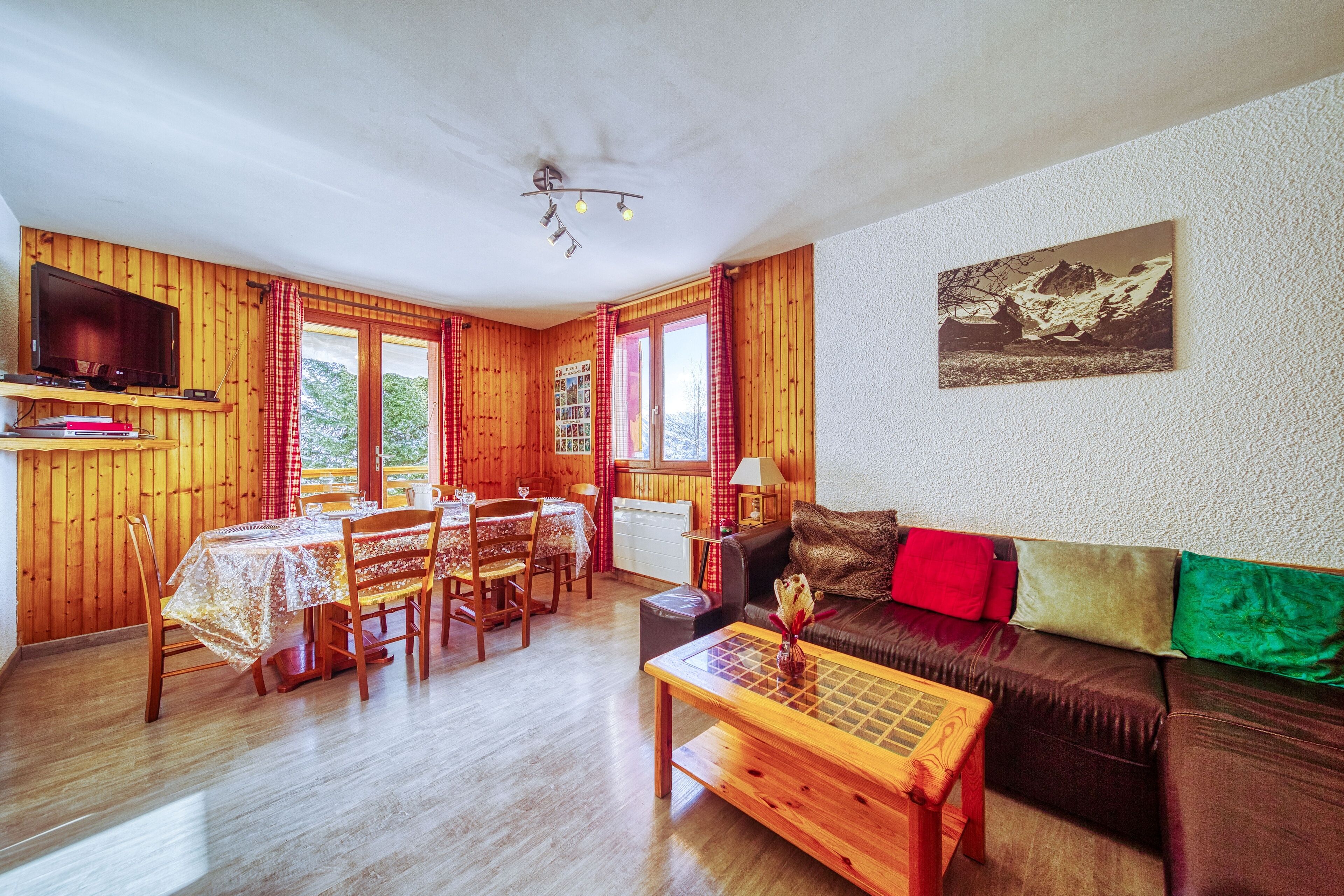 Chalet Melody - Four Bedroom Chalet, Sleeps 10 - Le Corbier
