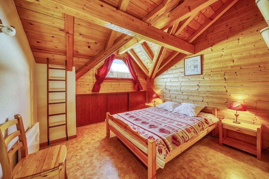 Chalet Lhermine - Three Bedroom Chalet, Sleeps 8 - Le Corbier