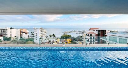 Cruz 504: Studio w Rooftop Pool, 2 Blocks to Beach