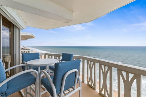 New! Direct Oceanfront Penthouse Paradise.