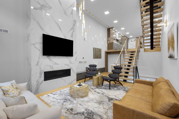 TV, fireplace