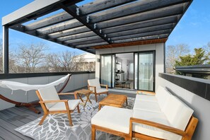 Terrace/patio - Luxury Downtown Mansion! Garage Parking! Roofdeck! (Philadelphia)