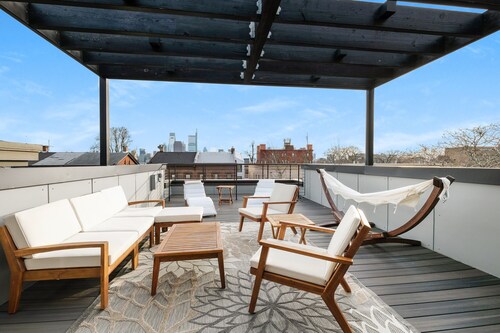 Luxury Downtown Mansion! Garage Parking! Roofdeck!