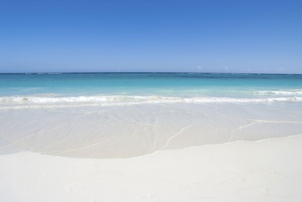 On the beach, white sand - 30A Beach House - Lotus by the Sea (Panama City Beach)