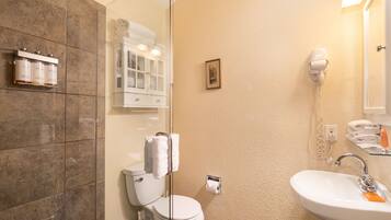 Studio | Bathroom | Towels, shampoo