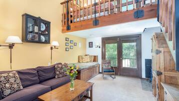 Studio | Living area | Streaming services