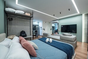 Iron/ironing board, internet, bed sheets