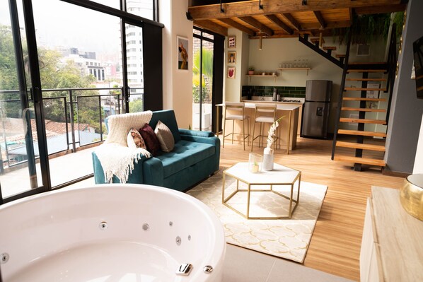 Deluxe Apartment, City View | Premium bedding, down duvets, Select Comfort beds, minibar - Royal Living Poblado (Medellín)