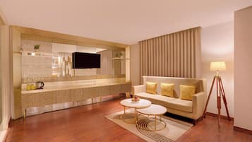 Studio Suite | 1 bedroom, desk, laptop workspace, soundproofing