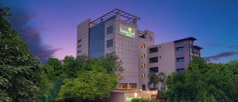 Fassade der Unterkunft – Abend/Nacht