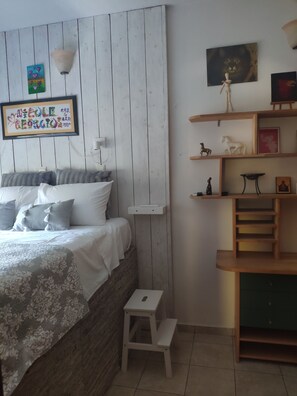 1 habitación, tabla de planchar con plancha, wifi gratis y ropa de cama 