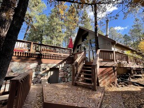 Exterior - Modern Mountain Chalet Backing the National Forest/ AC / Pet Friendly  (Munds Park)