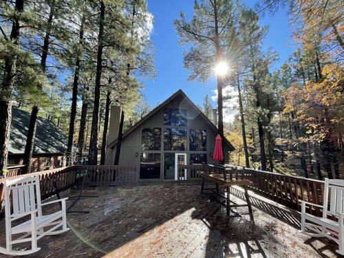 Modern Mountain Chalet Backing the National Forest/ Pet Friendly