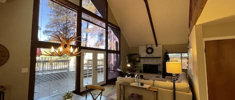 TV connectée, cheminée