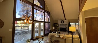 Modern Mountain Chalet Backing the National Forest/ Pet Friendly