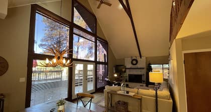 Modern Mountain Chalet Backing the National Forest/ Pet Friendly