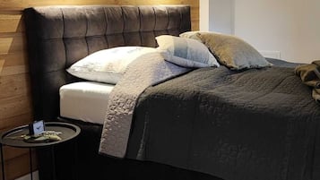 2 habitaciones, escritorio, cuna de viaje y wifi