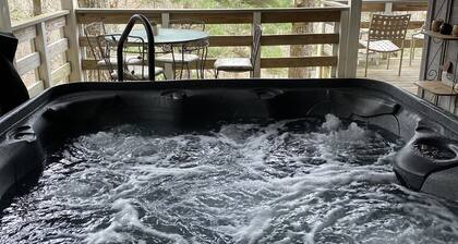 Mtn. Getaway w/New Hot tub close to Blue Ridge Parkway