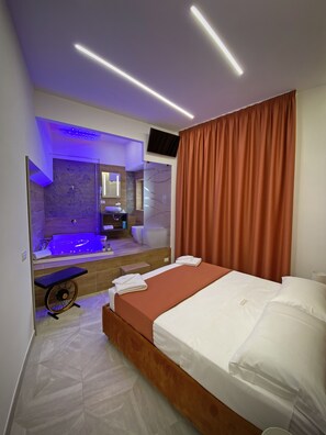 Superior Room | 1 bedroom, Frette Italian sheets, premium bedding, memory foam beds - Twin Towers Naples Luxury  (Naples)