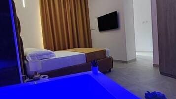 1 bedroom, Frette Italian sheets, premium bedding, memory-foam beds