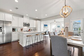 In-room dining - 30A Beach House - Whatcha Dune by PHG (Panama City Beach)