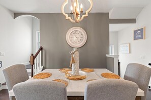 In-room dining - 30A Beach House - Whatcha Dune by PHG (Panama City Beach)
