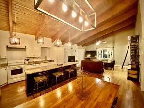 Interior - Manitou Midcentury with great location (Manitou Springs)