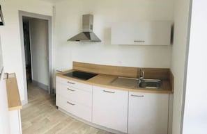 Réfrigérateur, four, lave-vaisselle