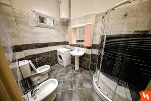 Standard Apartment | Bathroom