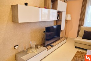 Deluxe Apartment | Living area | 43-inch Smart TV with satellite channels, TV