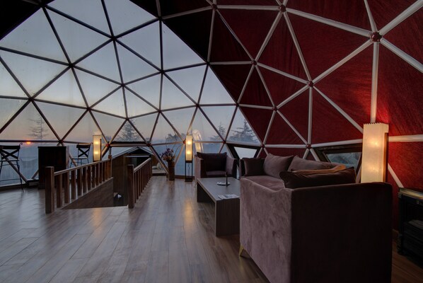 Escritorio, wifi gratis y ropa de cama 