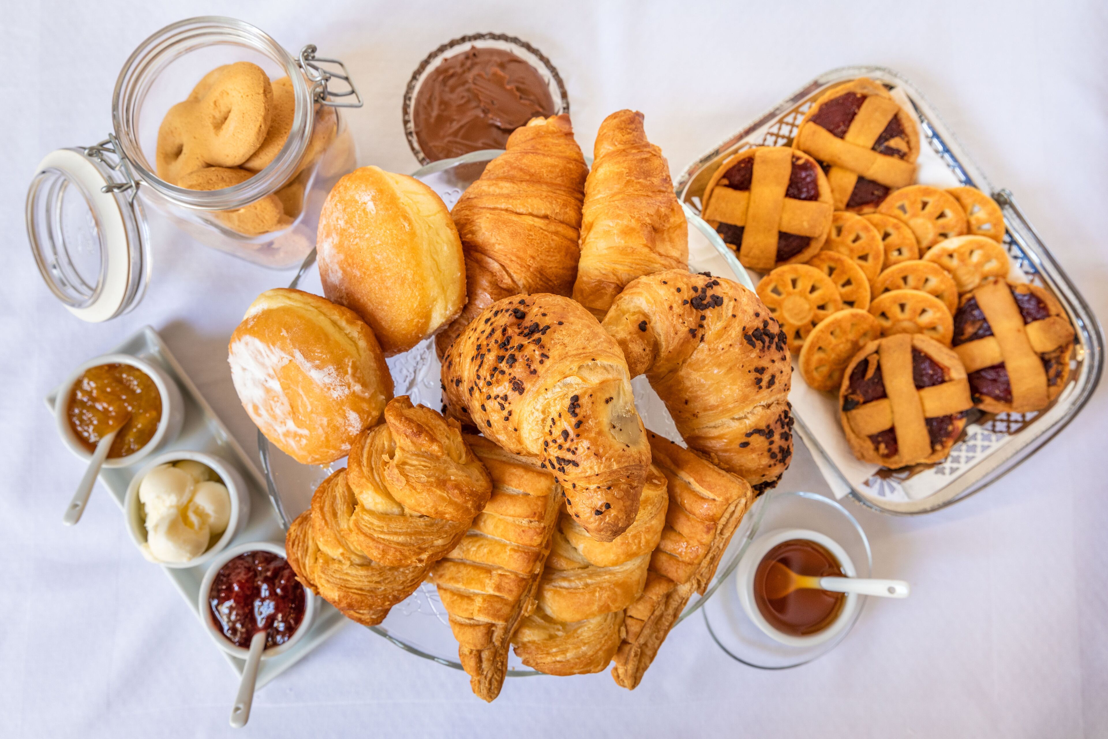 Tägliches inbegriffenes kontinentales Frühstück