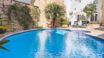 Seasonal outdoor pool, pool umbrellas, sun loungers
