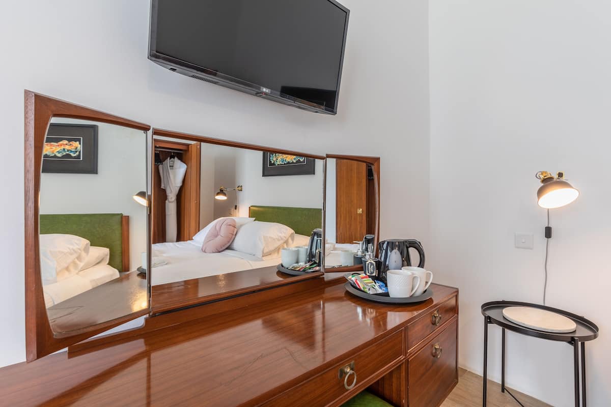 Deluxe Double Room | Cadar kapas Mesir, peralatan tempat tidur premium, bar mini