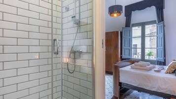 Deluxe Double Room | Bathroom | Shower, hair dryer, bathrobes, slippers