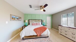 3 عدّة غرف نوم ومكتب ومكواة/لوح كي وسرير سفر