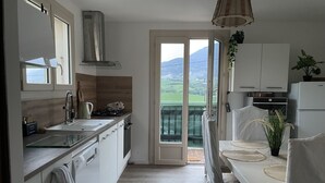 A modern kitchen with a view of the countryside. - Charming house in the Provencal Baronies (L'Épine)