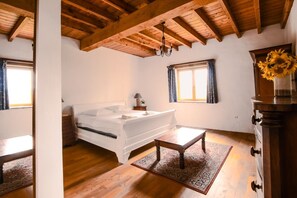7 Schlafzimmer, Reisekinderbett, WLAN, Bettwäsche