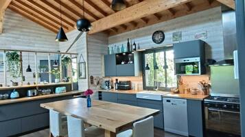 Refrigerador, microondas, horno y lavavajillas