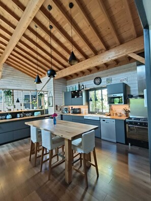 Refrigerador, microondas, horno y lavavajillas